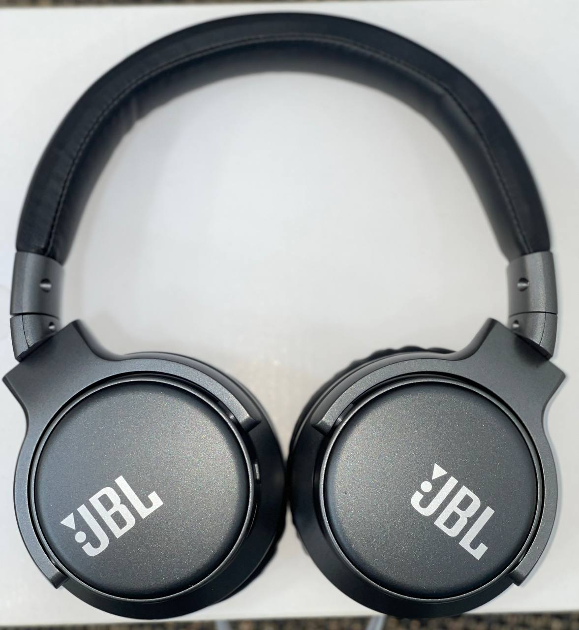 سماعات JBL TUNE64D – صوت نقي وتصميم فاخر